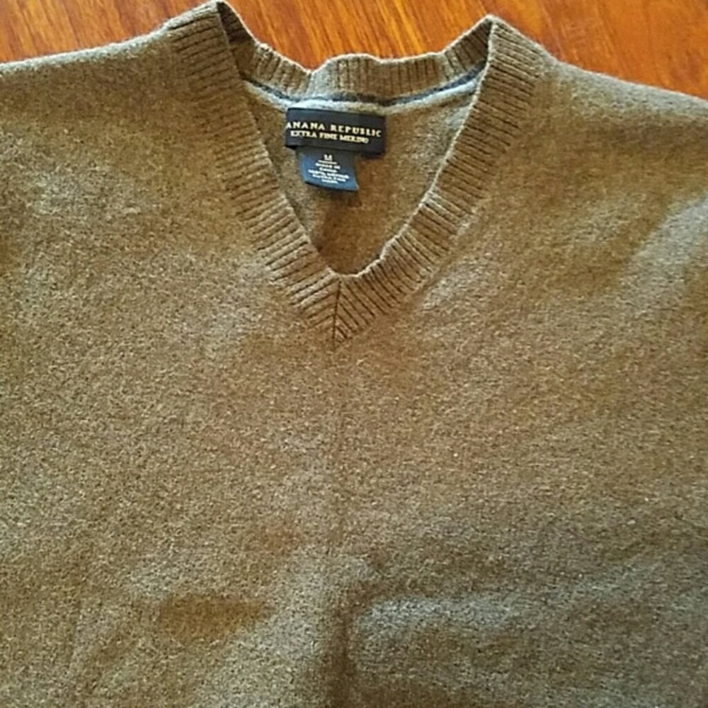 Banana Republic vneck sweater size Medium fits SML